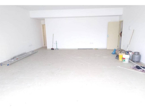 Imagem 2 de 10 de Alugo Sala Comercial Nova No Centro De São Vicente, Perto Do Vlt E Do Shoping Brisamar, Pode Colocar Placa De Divulgação Na Frente, (13) 99130-5041 / 30197889 - Hm3349