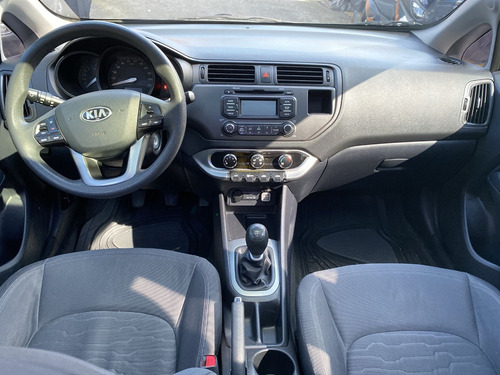 Imagen 20 de 21 de Kia Rio Spice Modelo 2013