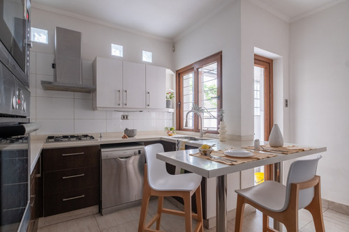 Casa Con 527 M2 De Terreno, Remodelada, Piscina, 5 Dorm.