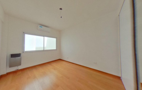 Excelente Departamento De 2 Ambientes Al Contrafrente Con Balcón. Súper Luminoso
