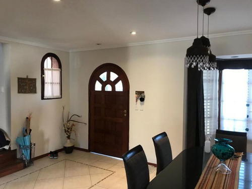 Imagen 2 de 25 de Casa 5 Ambientes Banfield
