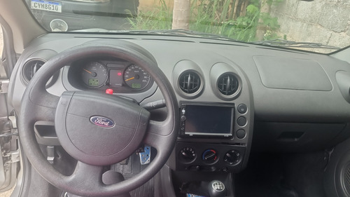 Ford Fiesta 1.6 sedan flex