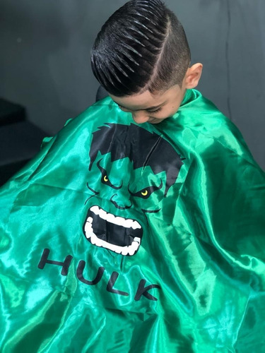 Capa Pra Corte De Cabelo Infantil Cetim Estampada Barbeiro Cor Hulk Capa Infantil