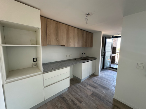 Departamento En Venta 3 Dormitorios Con Balón Y Cochera. Condo 8 Fisherton