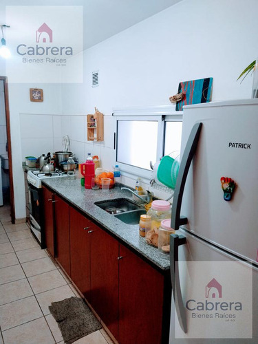 Departamento De 2 Dormitorios Con Cochera En Venta - La Plata