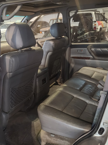 Toyota Land Cruiser VX 100
