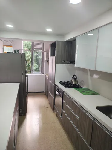 Vendo Apartamento Parte Baja De La Loma De Los Bernal Con Espectacular Vista