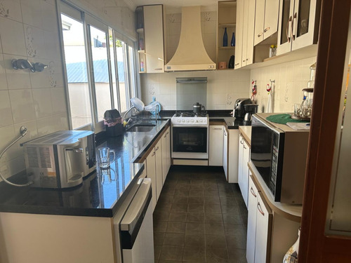 Casa Com Fino Acabamento, Rua Tranquilha, Bairro Nobre, 3 Dormitórios, Uma Suite, Quarto De Empregada.