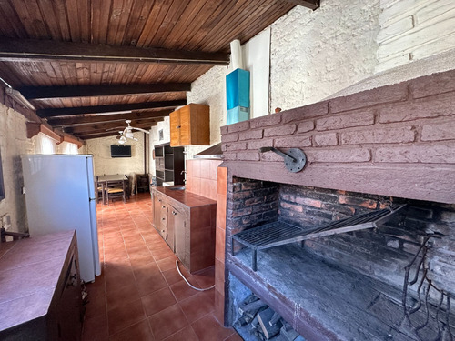 Casa En Venta 3 Dormitorios Y Barbacoa En Ciudad De La Costa Solymar