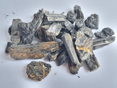 Imagem 2 de 5 de Turmalina Negra Bruta 137g Pedra Natural Novo