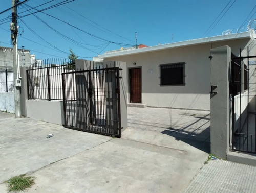 Casa En Alquiler Malvin Lado Norte 2 Dormitorios Con Garage Entrada Para Auto