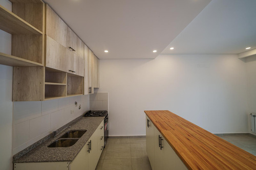 Departamento Tres Ambientes En Planta Baja A La Venta En Lujan