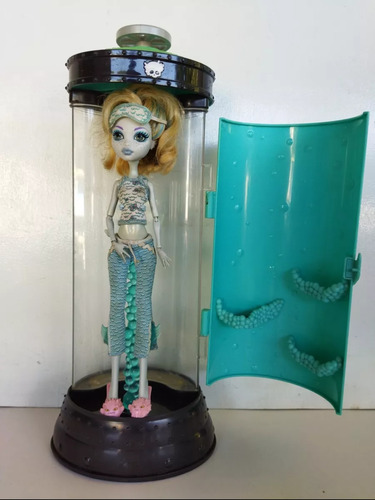 Monster High Lagoona Blue Dead Tired Doll & Hydration Cama (Usado)