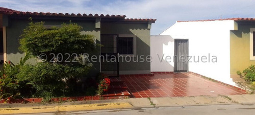 Dennymar, Vende Bella Casa Ubicada En Av Intercomunal Cabudare Acarigua, Ofreciendote Un Espacio Amplio Y Distribuido En 3 Hab, 2 Baños, Sala, Cocina, Comedor, Tanque De Agua Con Bombas Y Mas, B554b9