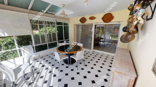 Imagen 15 de 30 de Excelente Chalet, Con Gran Jardin, Y Pileta, De Libertador Al Rio.