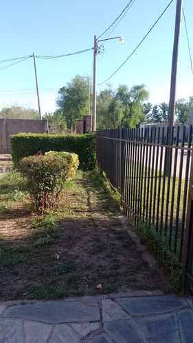 Casa Quinta A Tan Sólo 13 Cuadras De La Plaza Pedernera. En Villa Mercedes, San Luis. De 1875 M2. Ideal 2 Familias, 6 Ambientes, Pileta. Venden Dueños Directos.