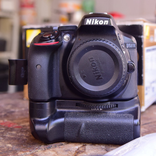 Câmera Fotográfica Nikon D5300 (corpo, Batéria, Grip)