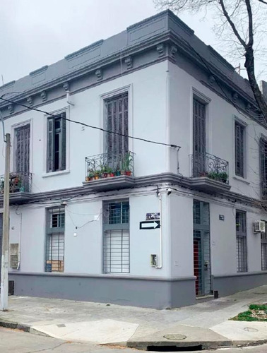 Edificio De 4 Aptos Con Renta, Totalmente Reciclado!