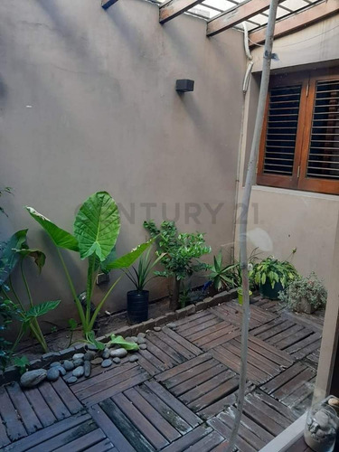 62 Entre 135 Y 136. Casa En Venta, Los Hornos.-