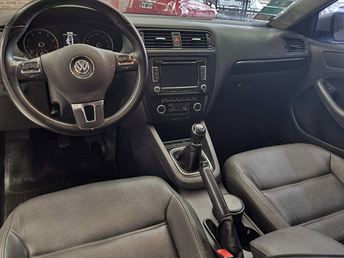 Imagen 5 de 15 de Volkswagen Vento 2.5 Luxury 170cv 2012