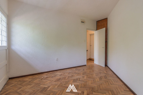 Venta De Casa En La Blanqueada Con Garaje Y Jardín
