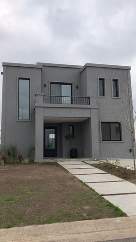 Imagen 2 de 30 de Casa En Venta En Puertos Del Lago, Escobar, G.b.a. Zona Norte