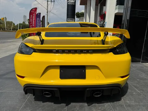 Porsche Gt4 Amarillo 2020