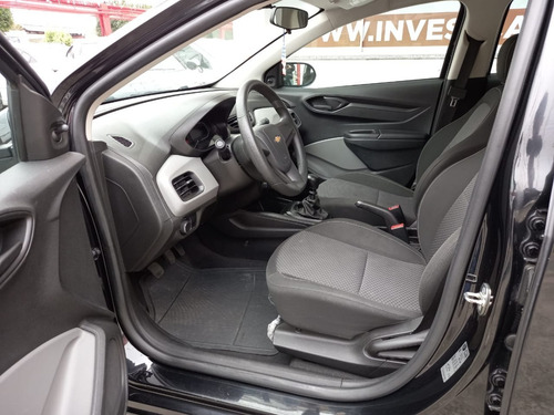 Imagem 8 de 11 de Chevrolet Onix