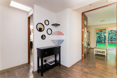 Casa En Venta De 4 Dorm. En Las Condes