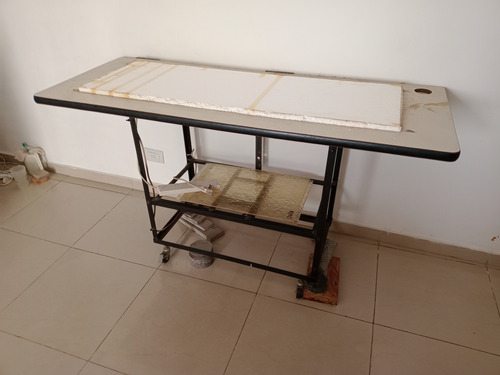 Mesa De Trabajo Taller Ruedas Con Trabas. Solo Retiros (Usado)