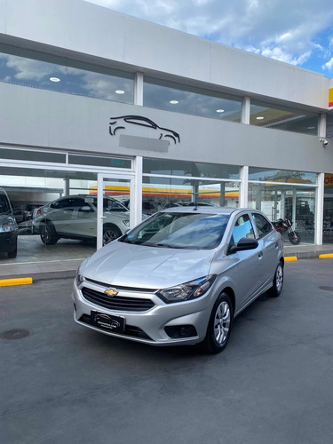 Imagen 4 de 7 de Chevrolet Onix 2018 1.4 Lt 98cv