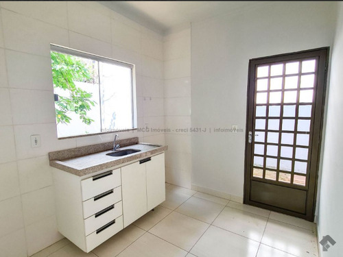 Casa Com 2 Suítes