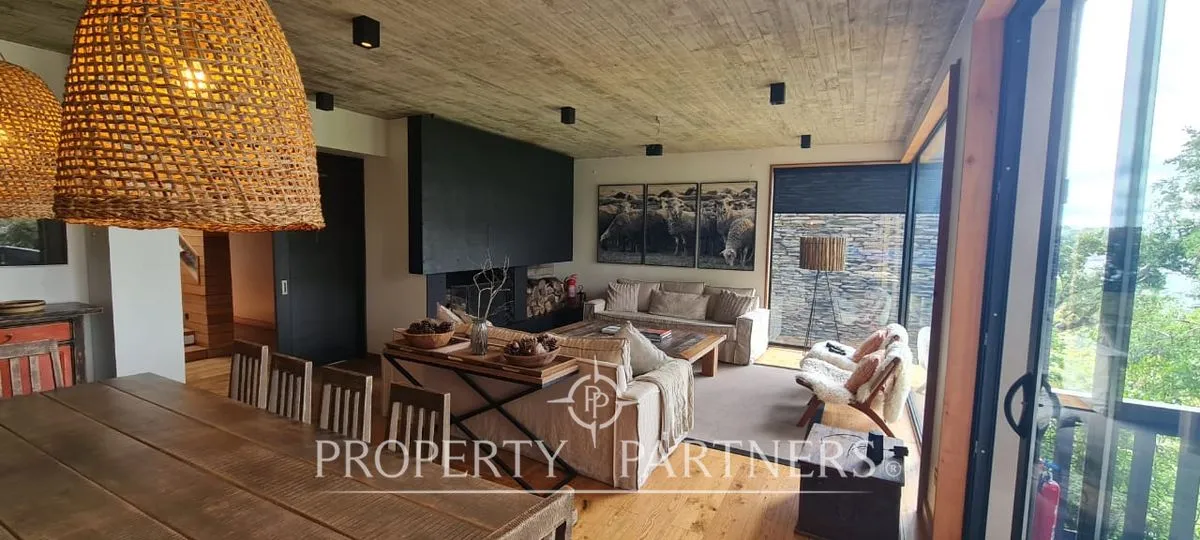 Imagen 2 de 30 de Espectacular Casa En La Península De Pucón.
