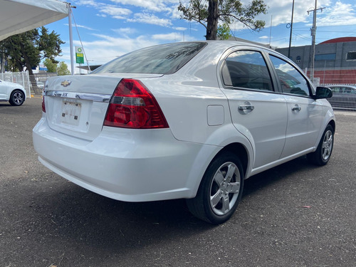 Imagen 4 de 14 de Chevrolet Aveo 2017 1.6 Lt Mt