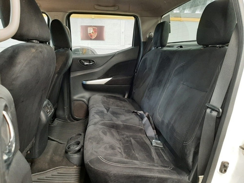 Imagen 9 de 15 de Nissan Np300 Frontier 2017 2.5 Le Aa Mt