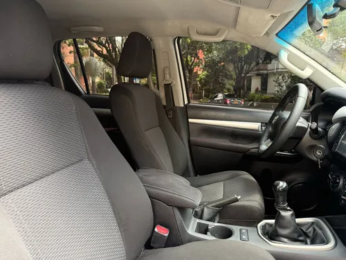 Toyota Hilux 2.4 Mecánica 2020 Diesel 4x4
