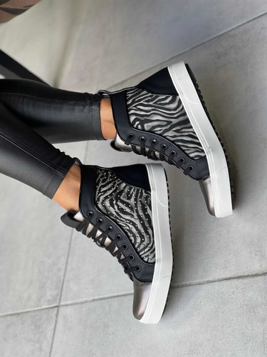 Imagen 3 de 6 de Zapatillas Botitas Mujer Green And Black Capri