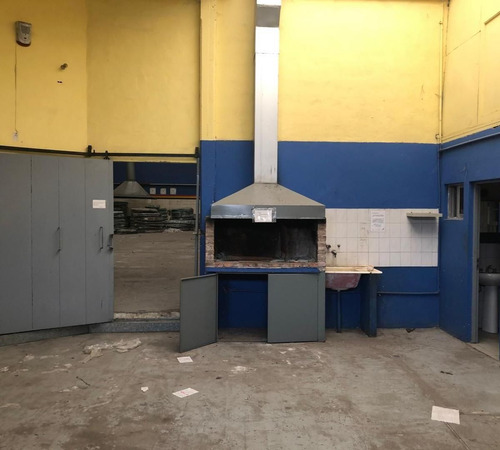 Venta De Deposito De 780 M2 En Pompeya