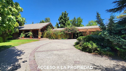 Casa En Venta, Condominio, De 5 Dorm. 4 Baños En Chicureo