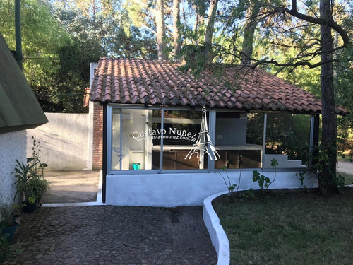 Casa En Lindo Barrio - Ref: 3402