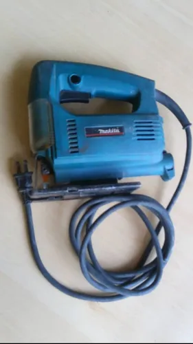 Sierra Caladora Marca Makita (Usado)
