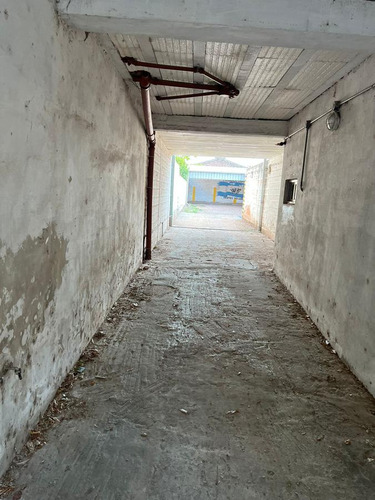 Venta De Cochera Con Dpto Y Sala De Reunion · Lujan