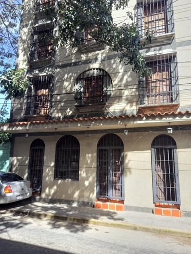Imagen 5 de 6 de Se Alquila Edificio De Tres Pisos En Macuto