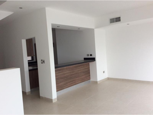 Imagen 4 de 12 de Casa Sola En Venta Fracc Puerto Marfil Sector Viñedos