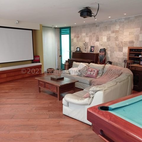 Imagen 3 de 14 de Casa Venta Tzas. Del Club Hípico Mls #22-7700 Hermosa Quinta Totalmente Remodelada, Con Hermosas Áreas Verdes, Sala De Juegos, Cuarto Para El Chofer O Vigilante.