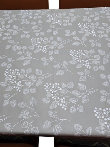 Mantel Mesa Rectangular 1.4x4m Impermeable Cuerina Afelpada Florcitas Gris