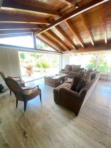 Imagen 8 de 26 de Se Vende Casa 640m2 4h+4s/8b/12p Cerro Verde 0746