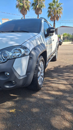 Fiat Strada 1.8 16v Adventure Cab. Dupla Flex 3p