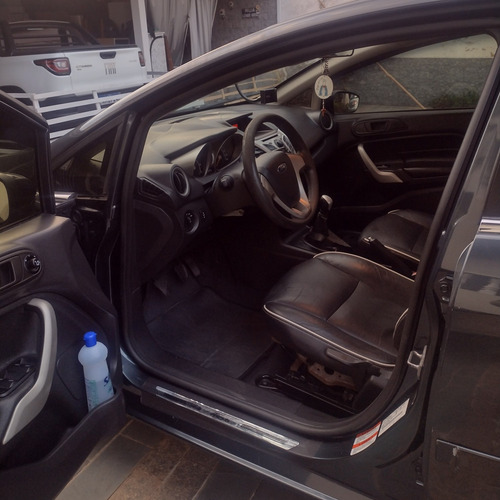 Imagem 6 de 8 de Ford Fiesta Sedan 2011 1.6 16v Se Flex 4p