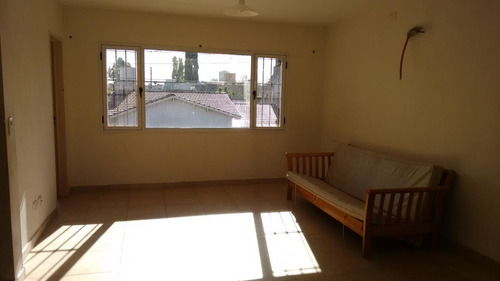Imagen 20 de 30 de Excelente Chalet En Venta -zona Residencial Castelar Norte- 5 Ambientes- Toma Menor Valor